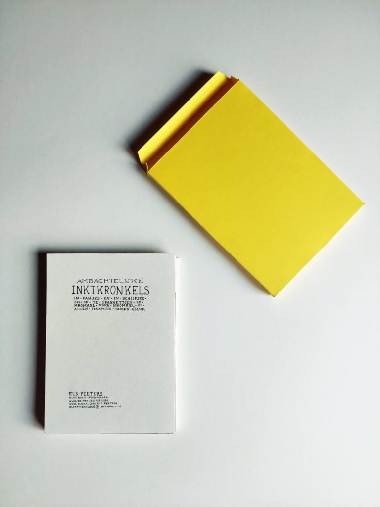 The inner cards of the Portfolio 'bar' are removed from the yellow box and lay next to it. On the first card you can read the same text as on the packaging.